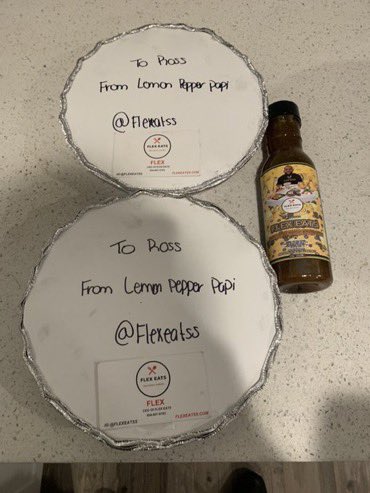 flexeatss's tweet photo. If you have a dream chase that shit by any means, I manifested feeding @RickRoss &amp; I did plus he enjoyed them👨🏽‍🍳🍋 I’m officially the certified Lemon Pepper Papi 🙌🏽 https://t.co/uXPZQoJewy
