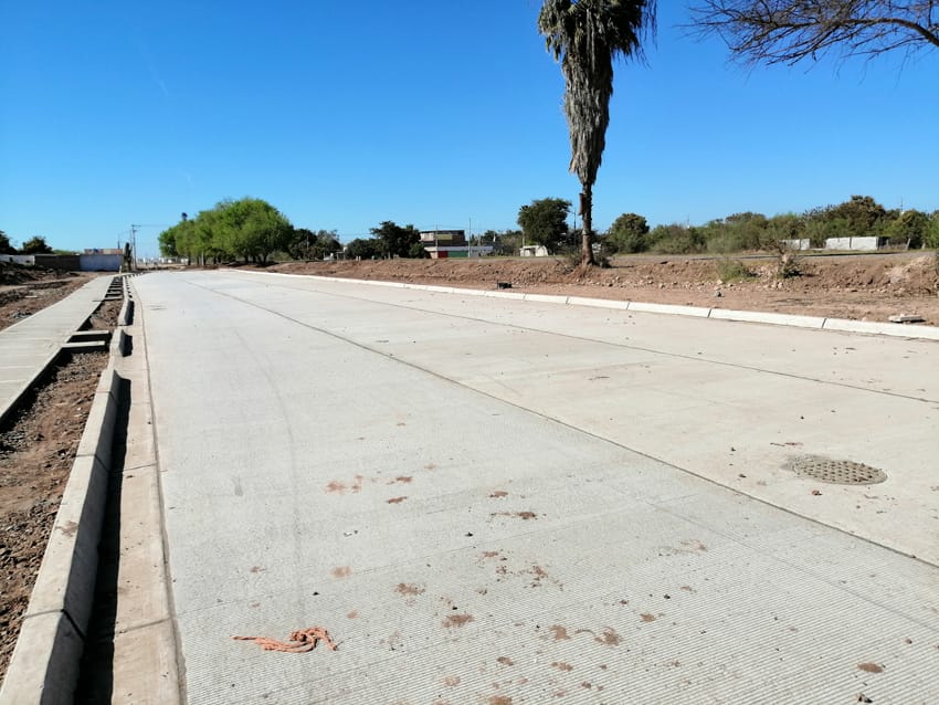 SinaloaSop's tweet photo. La Calle Agustina Ramírez, en el Frac. Virreyes, en Los Mochis luce vanguardista con el pavimento de concreto  hidráulico que le ha sido colocado. Una obra más que se suma al programa de pavimentación de @sinaloagobmx.

https://t.co/9Dnt3lvhtZ https://t.co/teyK6Azzny