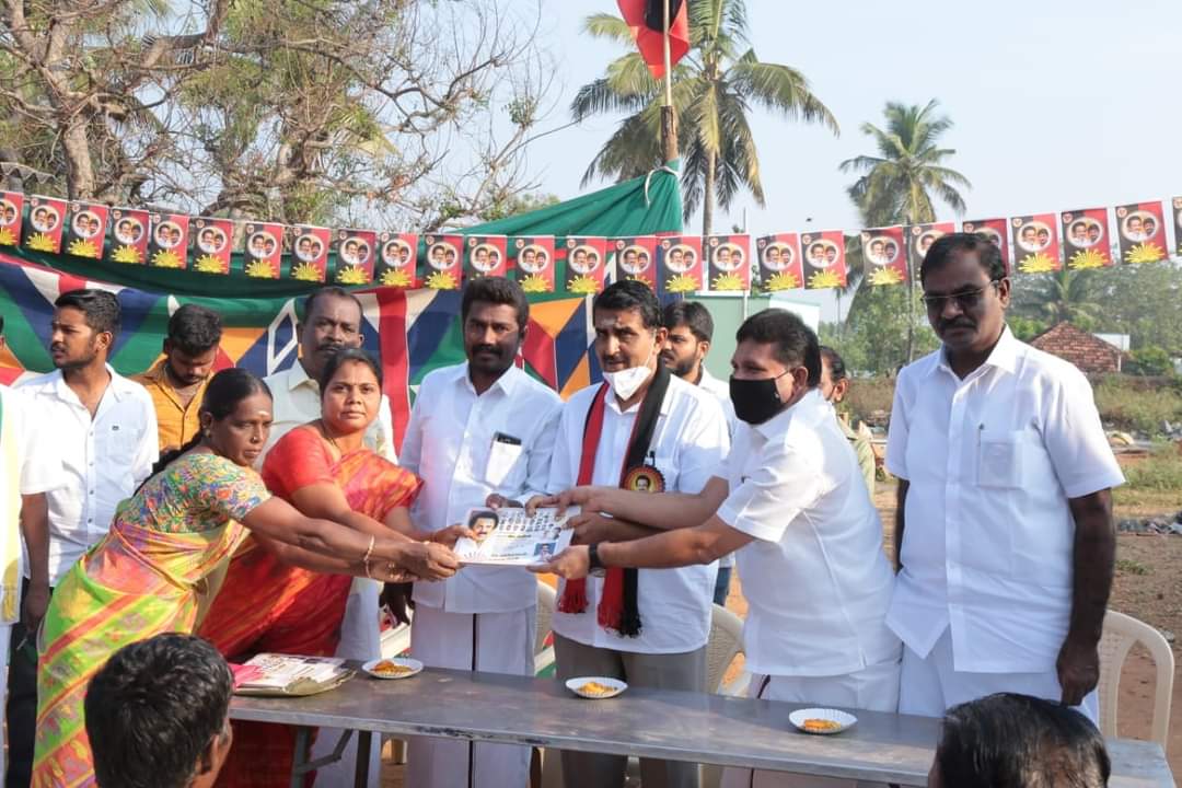 MaruthavelDmk's tweet photo. நமது வெற்றி வேட்பாளர் அண்ணன் #டாக்டர்வரதராஜ் அவர்களுக்கு    வாக்கு சேகரித்தபோது உடன் கழக நிர்வாகிகள் மற்றும் பொதுமக்கள்

வாக்களிப்பீர் உதயசூரியன் 🌅!
#DMK4TN2021 #StalindhaanVararu  #StalinForCM #DMK4TN  #வாக்களிப்பீர்_உதயசூரியன்
#MKStalin4TN #VoteForDMK #MKStalin #pollachifordmk https://t.co/Z4zEMVnS5w
