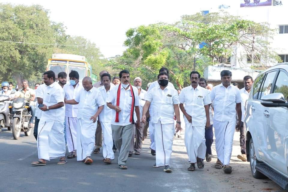 MaruthavelDmk's tweet photo. நமது வெற்றி வேட்பாளர் அண்ணன் #டாக்டர்வரதராஜ் அவர்களுக்கு    வாக்கு சேகரித்தபோது உடன் கழக நிர்வாகிகள் மற்றும் பொதுமக்கள்

வாக்களிப்பீர் உதயசூரியன் 🌅!
#DMK4TN2021 #StalindhaanVararu  #StalinForCM #DMK4TN  #வாக்களிப்பீர்_உதயசூரியன்
#MKStalin4TN #VoteForDMK #MKStalin #pollachifordmk https://t.co/Z4zEMVnS5w