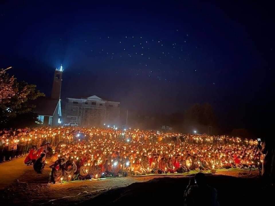 sbociscoman's tweet photo. ▪��51 days into coup▪️

Photos Credit: An overwhelming and peaceful night strike in Hakka, Chin State (Myanmar)

The more terrorist's Junta oppress , the stronger the people oppose .

Dictatorship must vanish 🌪
We shall, and we mush win ✊

#WhatsHappeningInMyanmar https://t.co/hTs9tyFZzH