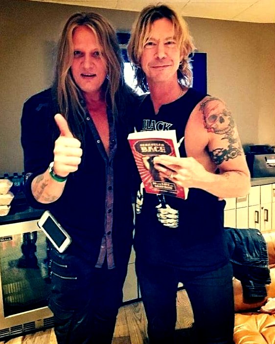 DuffMckaganArg's tweet photo. @sebastianbach & @DuffMcKagan backstage @gunsnroses The Forum, Inglewood, CA, USA 🇺🇸. 11/29/17. #NotInThisLifetime Tour.
Credits to the owner 📸
#DuffMcKagan #SebastianBach #GNR #SkidRow #TheForum #NITLT #Bass #Bassist #Singer #Music #Rock https://t.co/uiJx0brIvy