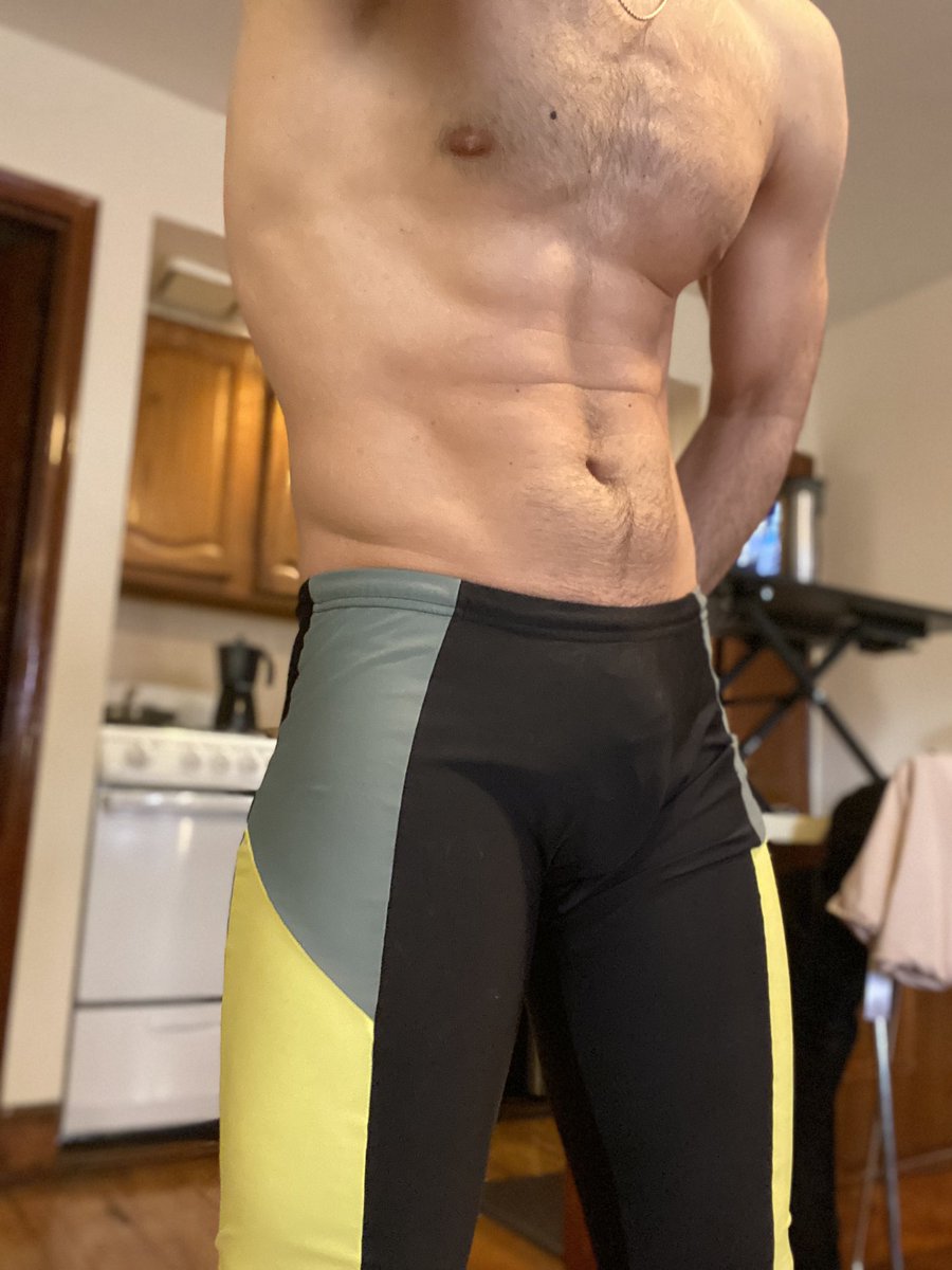 austingrant92's tweet image. Love these workout pants 😂🙈