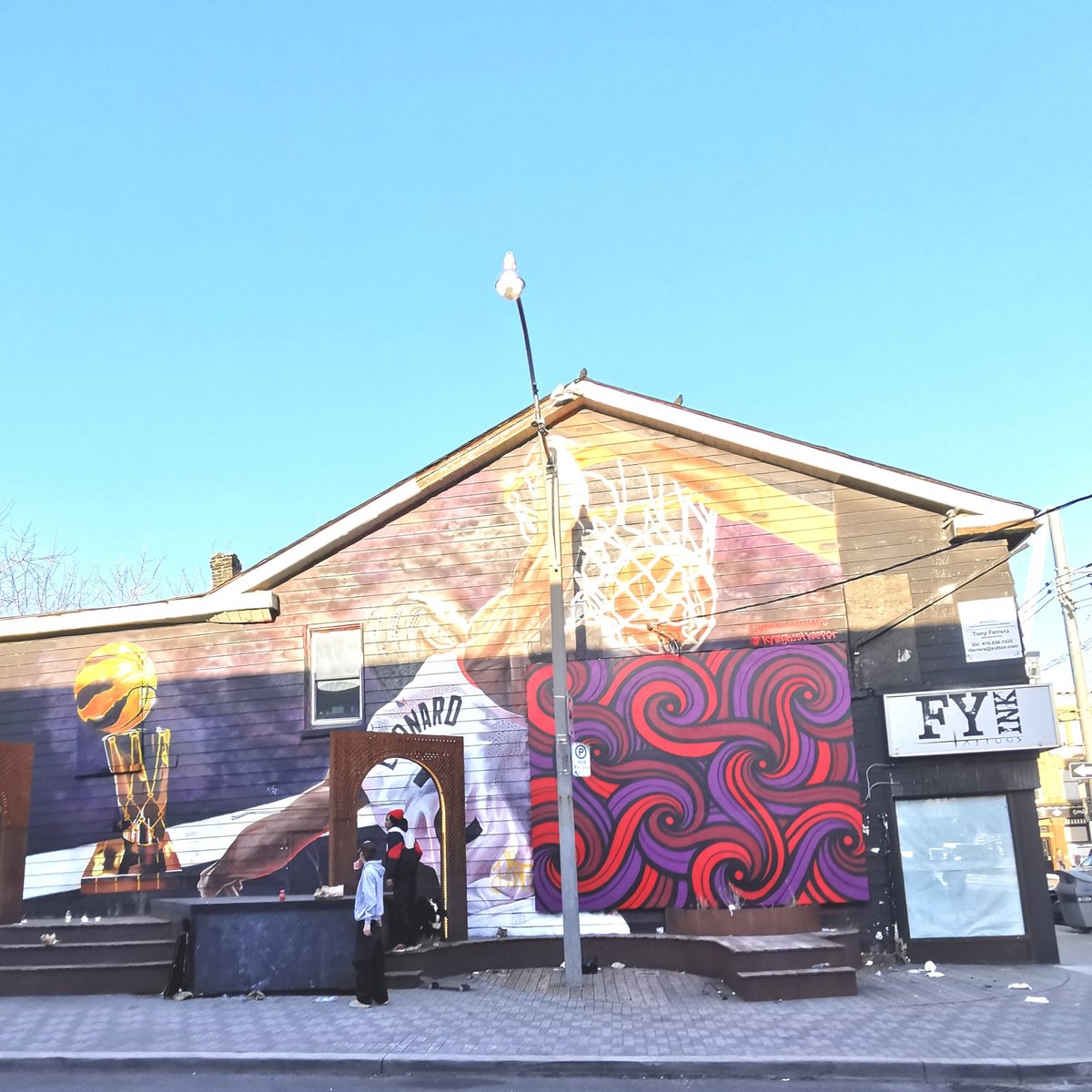 MoVernie's tweet photo. Have you ever saw this beautiful graffiti art? The artist painted this after #KawhiLeonard and the #Raptors became the 2019 NBA Champions.

This beautiful #art piece is located at #QueenStreetWest, very close to my favourite #RamenIsshin.

#StreetArt #CityOfToronto #citylife https://t.co/S60QmBaiRq