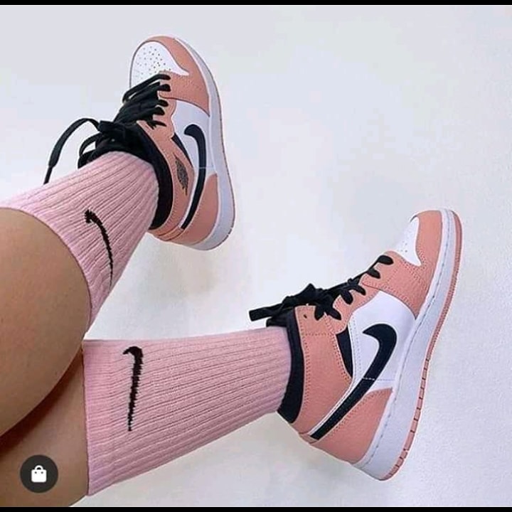 AliUzee2's tweet photo. Nike sneaker available on WhatsApp me or call me 0621307178 https://t.co/kGWBamsXos