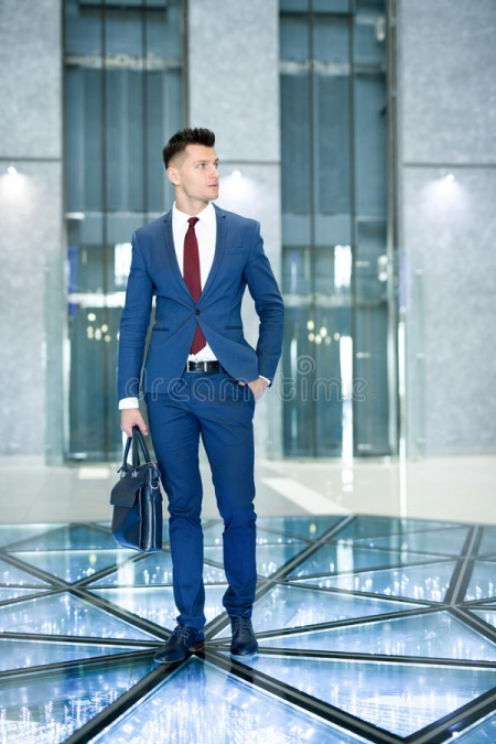 MotorFN's tweet photo. Business man vs business woman https://t.co/R1DRC3JtzP