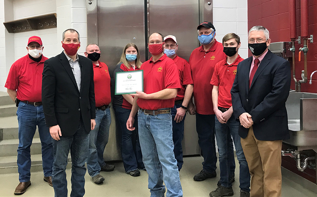 iastate_cals's tweet photo. #CALSproud of #IowaState Meats Lab for being named the 2021 recipient of @MikeNaigIA’s Iowa Ag Leader Award for Leadership in Collaboration. The award recognizes the lab's role in processing meat for #BeefUpIowa and #PassThePork programs: https://t.co/R6ljjfkor0

#AgDay21 https://t.co/iBkIY7Ho27