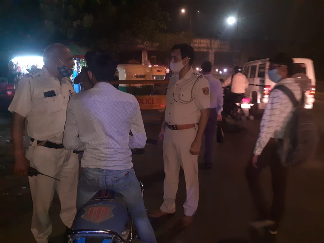 #Vigilantstaff of South East District, the vigilant staff of all the Police Stations put in their best efforts to crub the #streetcrime by conducting strict #Picketchecking. @HMOIndia @LtGovDelhi @CPDelhi @DelhiPolice