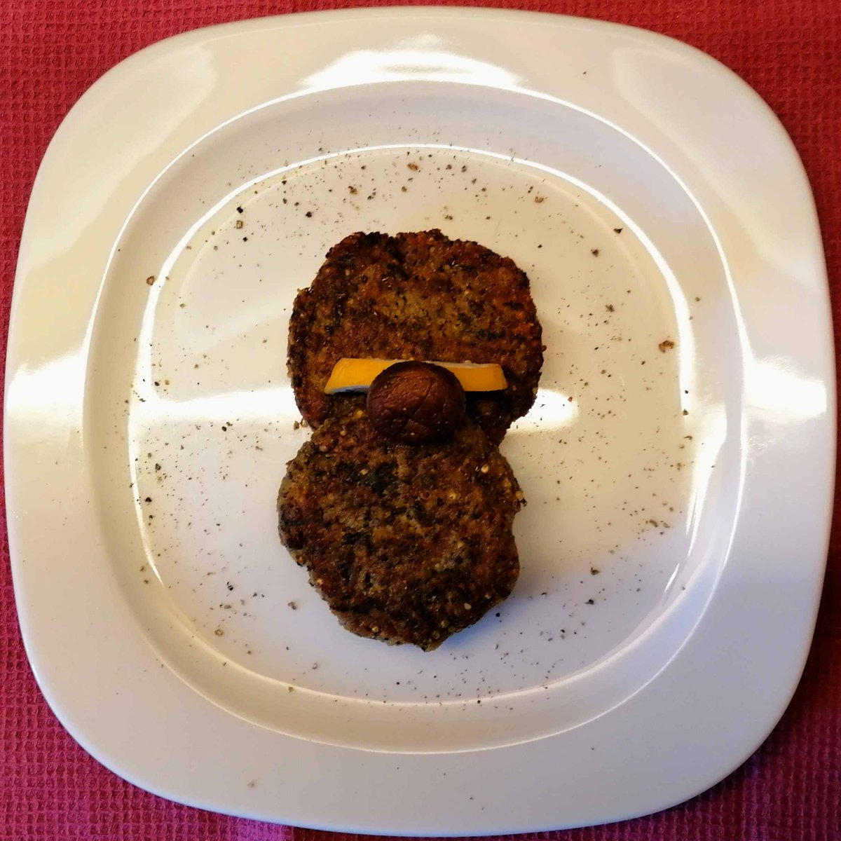 MikeKocht's tweet photo. Es muss nicht immer Fleisch sein im #Twooking, damit es auch schmeckt.
#Hirse #Champignon #Laibchen (mit #Steinpilz aromatisiert)
#Zwiebel #Ei #Mehl
Mit Salat dazu ein perfektes Montagsgericht
https://t.co/LMwee9MQQf https://t.co/V07bvi41lu