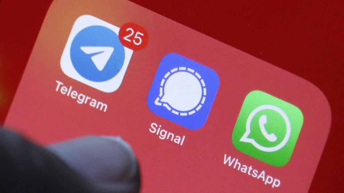 gizmoboxin's tweet photo. What is happening with Telegram, Signal and Hype trend ? 
@signalapp 
https://t.co/SKQpa0XFqD https://t.co/wX07mnKIKG
