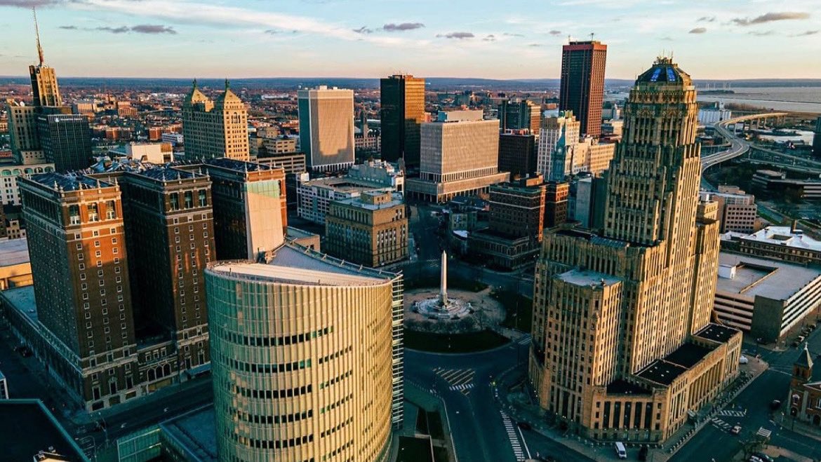 StepOutBFLO's tweet photo. OBSESSED with this shot of Downtown Buffalo 😍

📷IG: neil_ferguson_photography https://t.co/c2tvaJDNmY