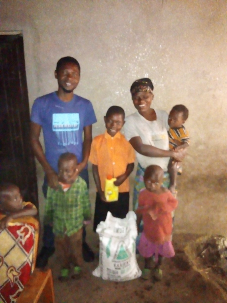 SHIMAOLIVIER's tweet photo. @KolomeDH NGO charity organization
Here we were providing foods to most vulnerable families in Rwanda, Cyanzarwe communities.
“If you can't feed a hundred people, then feed just one.” –Mother Teresa. Thank you all who help us to make this.
God bless you https://t.co/1Bey4fHPSa