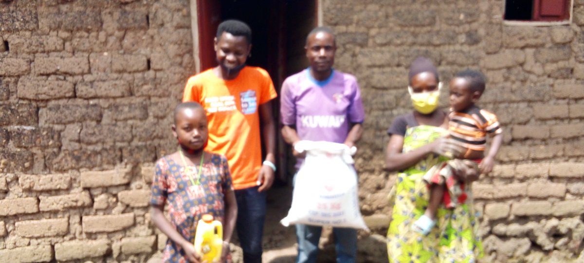 SHIMAOLIVIER's tweet photo. @KolomeDH NGO charity organization
Here we were providing foods to most vulnerable families in Rwanda, Cyanzarwe communities.
“If you can't feed a hundred people, then feed just one.” –Mother Teresa. Thank you all who help us to make this.
God bless you https://t.co/1Bey4fHPSa