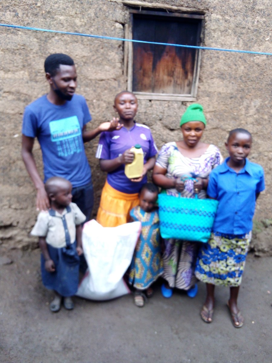 SHIMAOLIVIER's tweet photo. @KolomeDH NGO charity organization
Here we were providing foods to most vulnerable families in Rwanda, Cyanzarwe communities.
“If you can't feed a hundred people, then feed just one.” –Mother Teresa. Thank you all who help us to make this.
God bless you https://t.co/1Bey4fHPSa