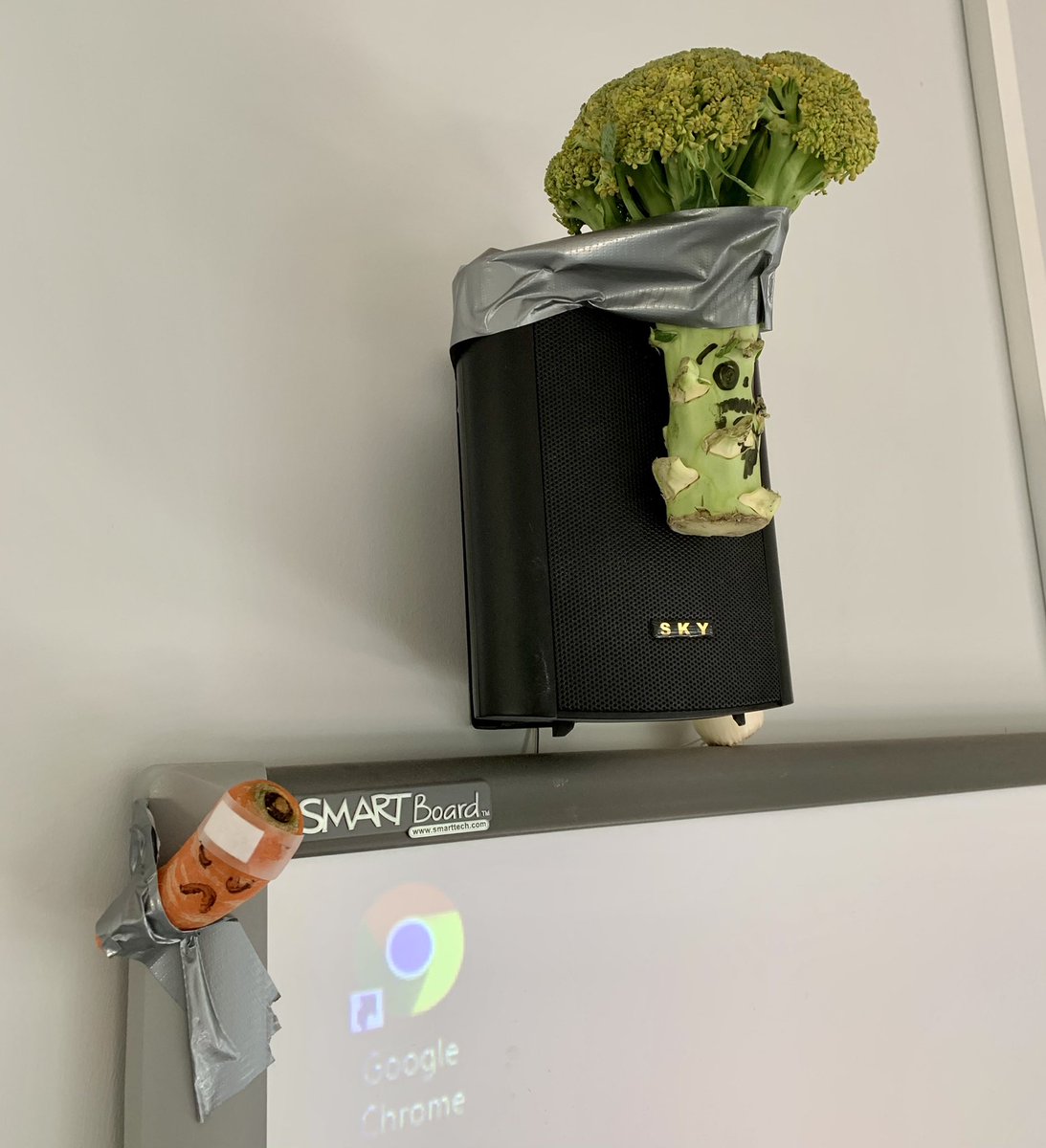 EyfsSsas's tweet photo. Reception were in for a big shock when they came into school this morning... they had to try and figure out who was behind these terrible crimes!! The prime suspect was EVIL PEA! 😲 @ssascommunity https://t.co/8uL4mUZTk7