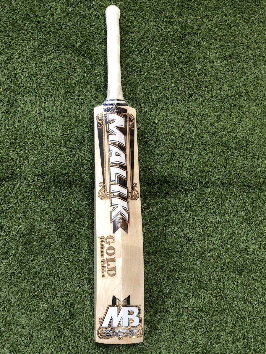 Allthegear99's tweet photo. MB Malik Gold Platinum Edition #Cricket #Bat @MBMalikOfficial 

Full profile with a big sweet spot. Pro grade selective English Willow.
Stunning grains.

Weight: 2lb 10oz
Edge: 37mm
Grains: 14

Concave: Minimal
Sweet Spot: Mid to Low
Handle: Semi Oval

Price: 
£299.99 + shipping https://t.co/FQKeGCLneE