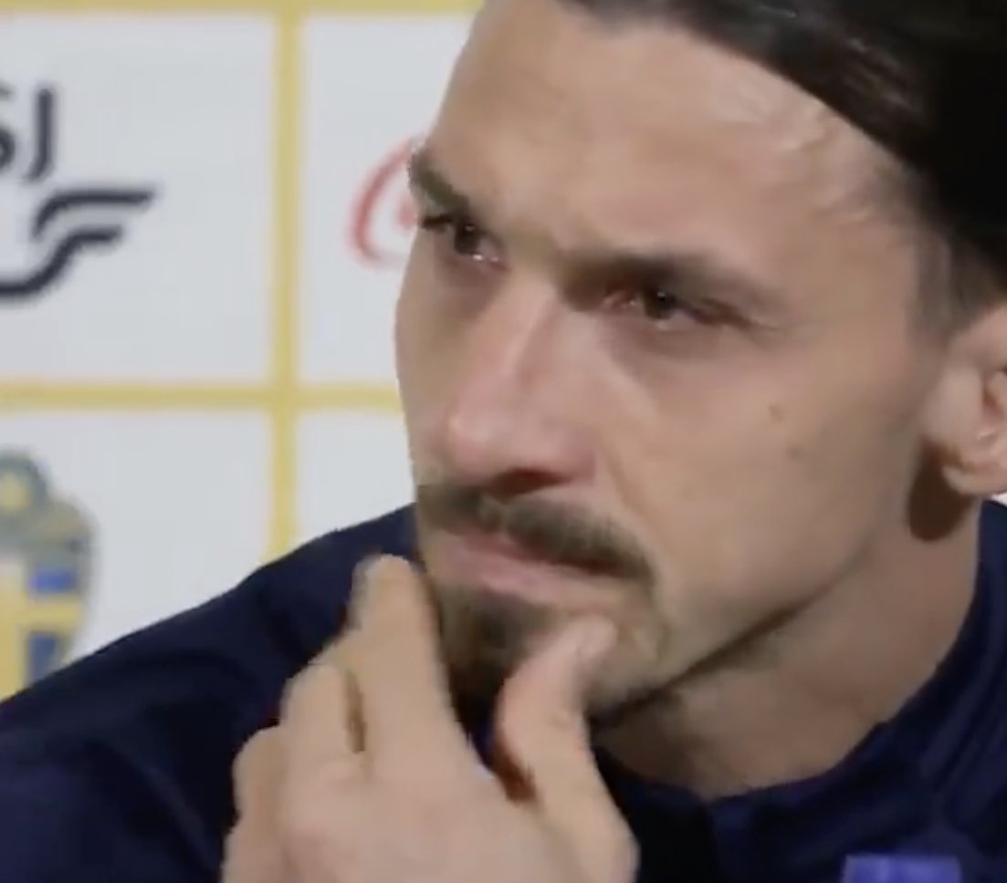 Footballogue's tweet photo. [#Suède🇸🇪] L’émotion de Zlatan en conférence de presse quand on aborde le sujet de son fils qui pleure à chaque fois qu’il quitte la Suède pour Milan. 😢 https://t.co/nWezCrt0q6
