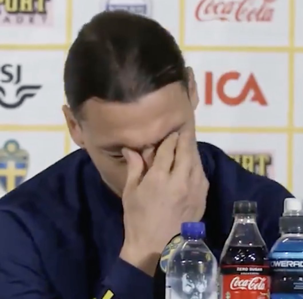 Footballogue's tweet photo. [#Suède🇸🇪] L’émotion de Zlatan en conférence de presse quand on aborde le sujet de son fils qui pleure à chaque fois qu’il quitte la Suède pour Milan. 😢 https://t.co/nWezCrt0q6