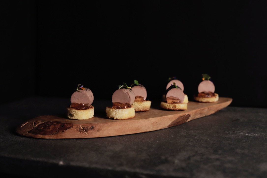 FoieRoyale's tweet photo. Slather Foie Royale onto cracker and tops with grapes or chutney for a decadent starter or lunch
#waitroseandpartners #waitrosefood #waitrosefoodmagazine #starter #luxurylunch #luxuryfood #finediningathome #recipe #ethicalfood #finedining #cookingwithlove #waitrose #foie https://t.co/HjfbQU4LN7