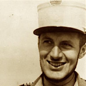 paroles_la's tweet photo. 16 août 1944. "De ma vie, je n'oublierai cette senteur des pins et le bruit du vent dans les aiguilles; c'était à en pleurer! Que la vie est belle!" écrit-il après pourtant 4 années de terribles combats. Mais Gabriel de Sairigné retrouve la France, son rêve est devenu réalité. https://t.co/HU8nuYp1uH