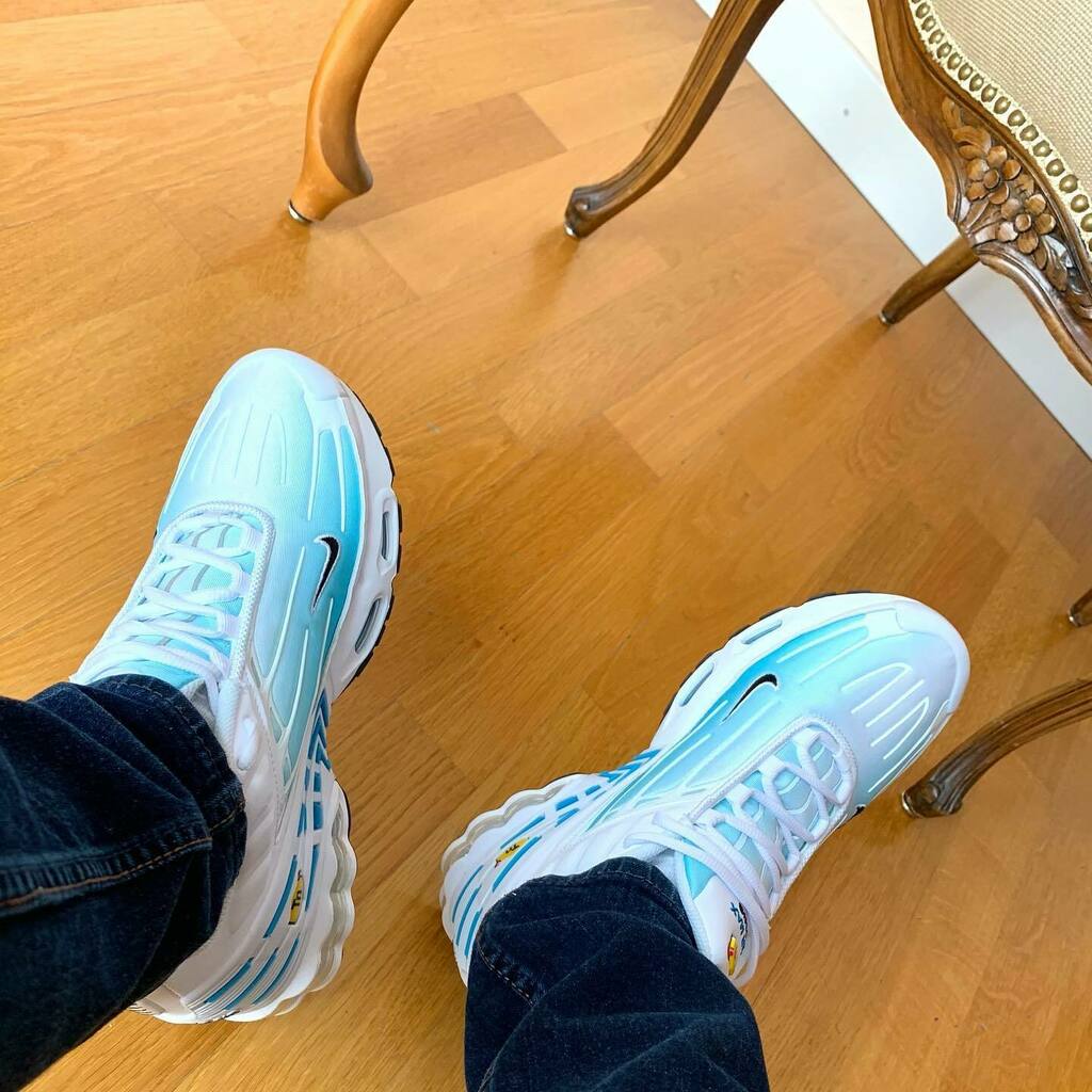 sneax77's tweet photo. #nikeairmax #niketn #sneakeraddicted #snkraddicted #whitesox #whitesocks #gaysneakers #kissmyairs #lickmyairs https://t.co/WCqGmRPWqQ https://t.co/dtr256NAZs