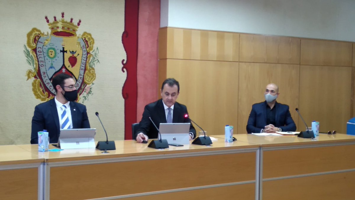 AbogaciaMalaga's tweet photo. #IcamlgFormación #DerechoDeportivo Muchas preguntas para nuestros tres ponentes: José María Muñoz, @manologaspar20 y @ADiazHurtado https://t.co/TIEx1nXWxN