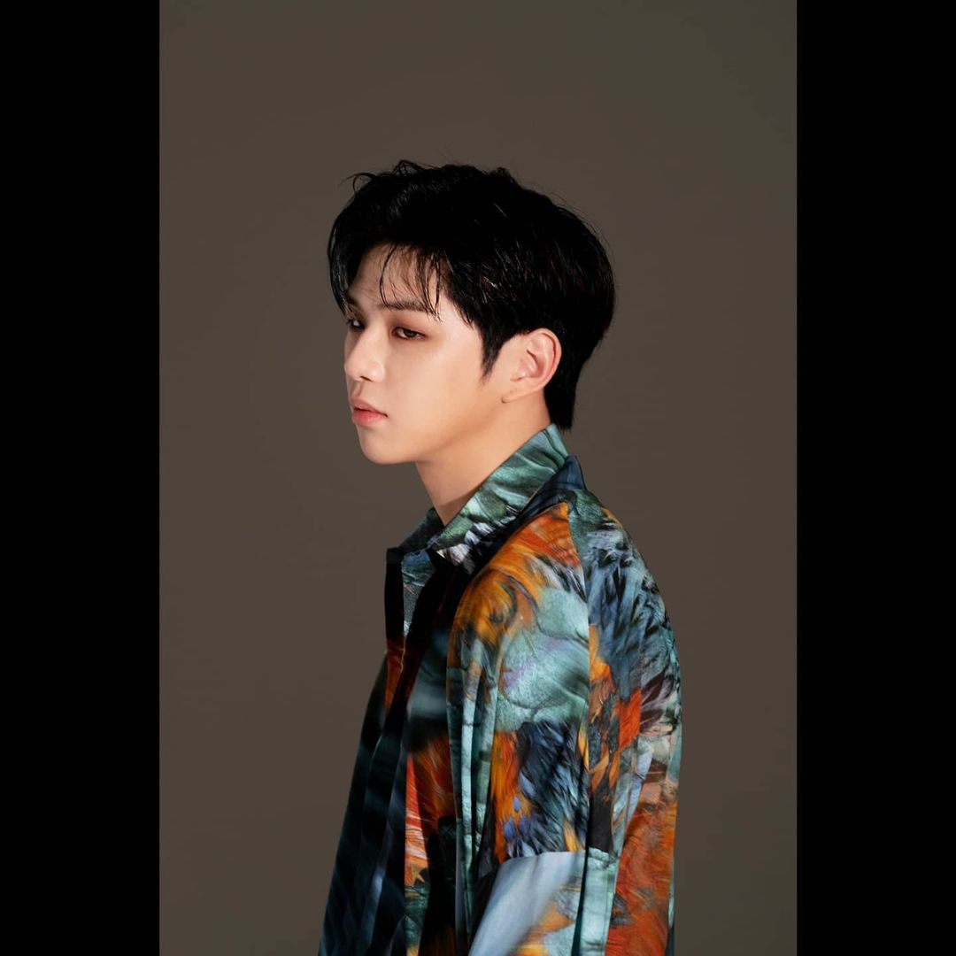 KNIGHTDANIELTWT's tweet photo. ( 📸 ) ... #𝗠𝗔𝗚𝗘𝗡𝗧𝗔 _ 2nd mιᥒι ᥲᥣbᥙm ◜神性 𝗝𝗔𝗖𝗞𝗘𝗧 𝗙𝗜𝗟𝗠 ⤿﹫bᥱhιᥒd thᥱ sᥴᥱᥒᥱs.
#1YEARWDANIEL #HEYDANIEL https://t.co/lwe0RvcIuB