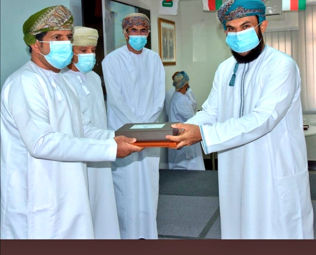 Hamood_Aladawi's tweet photo. شكرا لقسم الأنشطة بتعليمية الداخلية... عطاء لا ينضب. 
سعدت اليوم بحضور الاحتفال المبسط الذي أقامه القسم تكريما واحتفاء بكوكبة من الموهوبين في مجال المناظرات والأنشطة، وكم كان الاحتفال بهيا حين كُرمت مجموعة من الطالبات الحائزات على جوائز دولية. 🇴🇲
عندما تؤمن بالموهبة تحقق النجاح https://t.co/h0gl3o6C5l