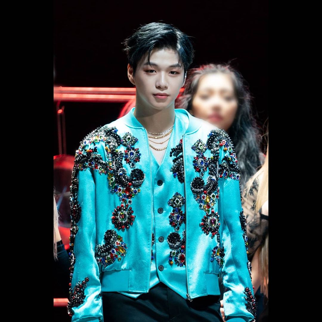 KNIGHTDANIELTWT's tweet photo. ( 📸 ) ... #𝗠𝗔𝗚𝗘𝗡𝗧𝗔 _ 2nd mιᥒι ᥲᥣbᥙm ◜神性 𝗪𝗔𝗩𝗘𝗦 ⤿﹫bᥱhιᥒd thᥱ sᥴᥱᥒᥱs.
#1YEARWDANIEL #HEYDANIEL https://t.co/TP8YuJu7mS