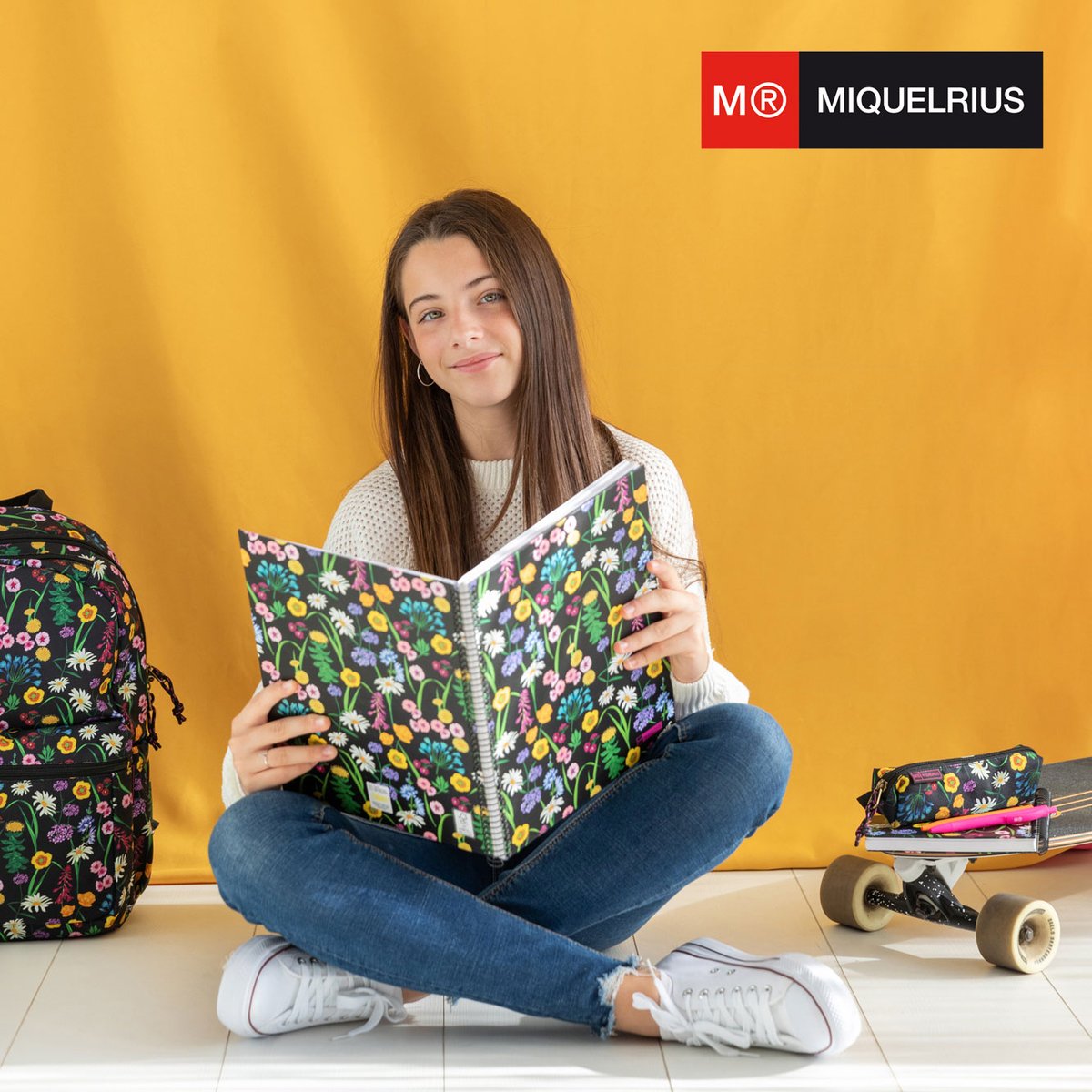 Ir a clase con #papeleriabonita siempre es más divertido🤩! 
Hazte con los #cuadernos de Flores Silvestres y empieza la semana con energía, optimismo y mucha ilusión🌺🌼!