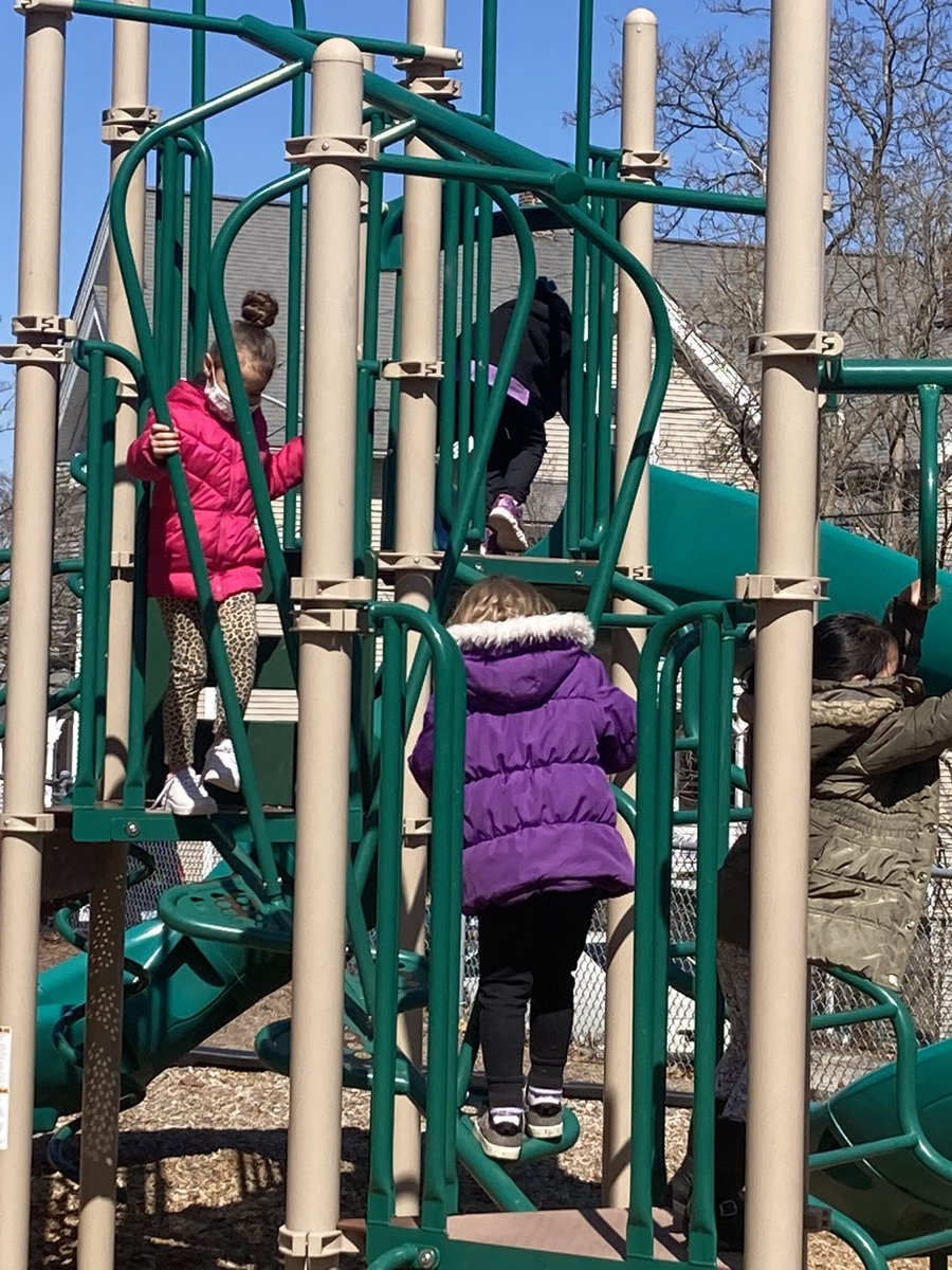 HarrisSchool039's tweet photo. Guess what just opened up at Harris School? https://t.co/nDWyjE71HA