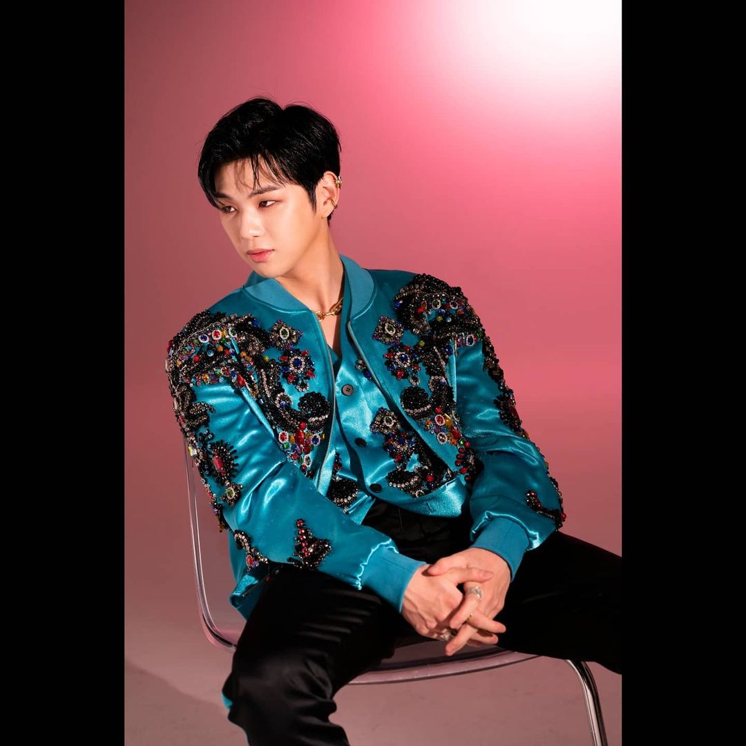 KNIGHTDANIELTWT's tweet photo. ( 📸 ) ... #𝗠𝗔𝗚𝗘𝗡𝗧𝗔 _ 2nd mιᥒι ᥲᥣbᥙm ◜神性 𝗝𝗔𝗖𝗞𝗘𝗧 𝗙𝗜𝗟𝗠 ⤿﹫bᥱhιᥒd thᥱ sᥴᥱᥒᥱs.
#1YEARWDANIEL #HEYDANIEL https://t.co/Nsb7HM3J3G
