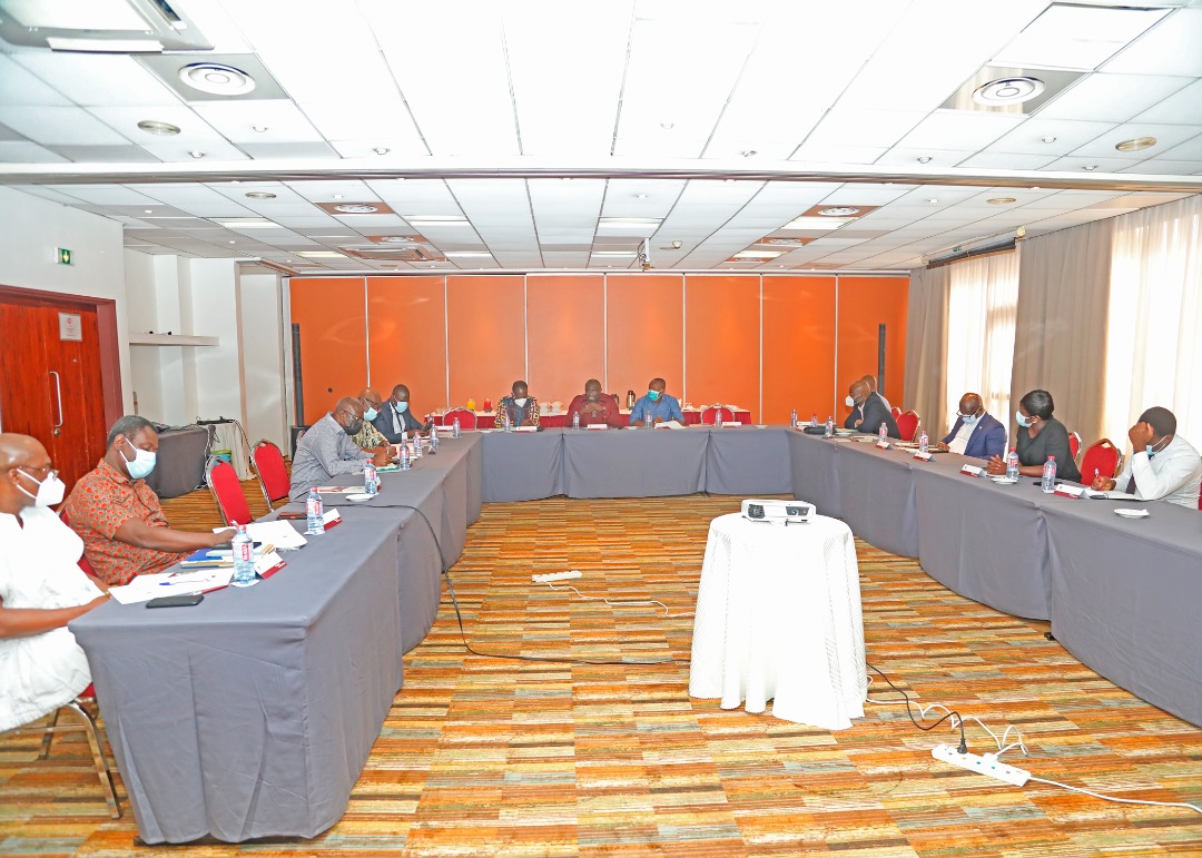 BufferFood's tweet photo. Our Management met with the leadership of CHASS, GNAT, CCT-Gh and NAGRAT to discuss food supplies in public SHS. We listened and appreciated each party and have resolved to work together in making sure our students are fed uninterrupted. #FreeSHS https://t.co/UHkaiQXB1A