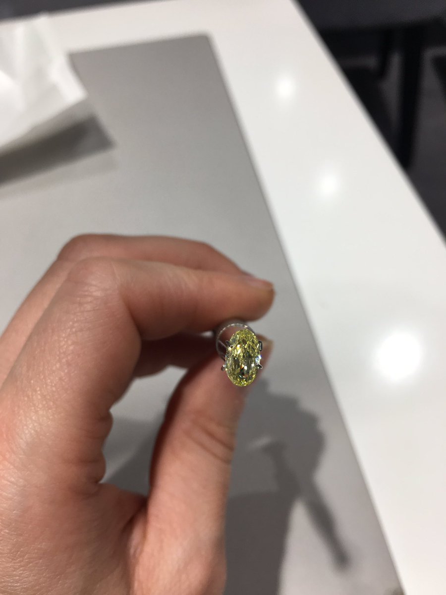 zydruneofficial's tweet photo. Sunny days here in London and even sunnier Diamonds. GIA certified beauty. 
#ZYDRUNE #jewelleryforbravesouls 
https://t.co/HQCb8FtE7f

#fancyyellow #fancyyellowdiamond #fancyyellowdiamonds #bespoke #bespokejewellery #request #designerjewellery #engagement #wedding #anniversary https://t.co/u1LfeSbKXC