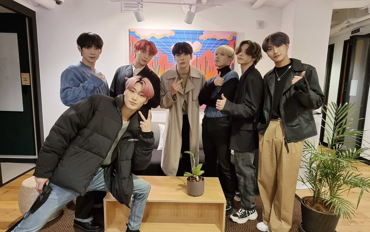 ATEEZofficial's tweet photo. [📷] TODAY ATEEZ

에이티즈에게 궁금한 점과 보고 싶은 것들을
모두 볼 수 있었던 심야아이돌💕 재미있게 보셨나요? 
그리고 오늘 윤호 생일까지!🐶🥳
에이티니에게 오늘은 에이티즈와 하루 종일 행복한 날이기를 바라요😍

#TODAY_ATEEZ #ATEEZ #에이티즈 https://t.co/8zuqDIIOh5