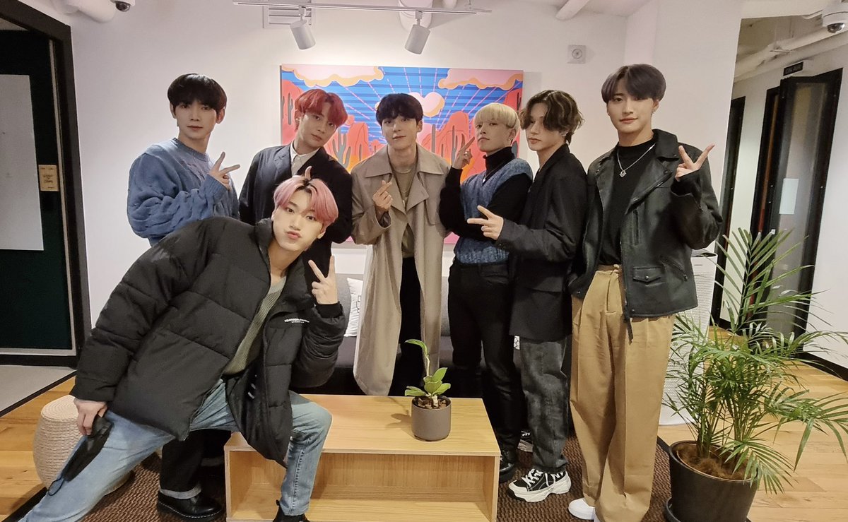 ATEEZofficial's tweet photo. [📷] TODAY ATEEZ

에이티즈에게 궁금한 점과 보고 싶은 것들을
모두 볼 수 있었던 심야아이돌💕 재미있게 보셨나요? 
그리고 오늘 윤호 생일까지!🐶🥳
에이티니에게 오늘은 에이티즈와 하루 종일 행복한 날이기를 바라요😍

#TODAY_ATEEZ #ATEEZ #에이티즈 https://t.co/8zuqDIIOh5