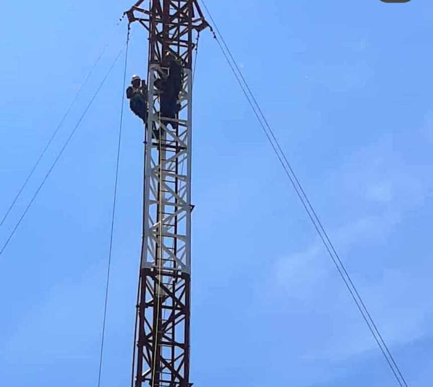 salaprensaCantv's tweet photo. #22Mar #Cantv recuperó los  servicios de telecomunicaciones a habitantes de Bobures y Gibraltar, estado Zulia, tras solventar incidencia técnica registrada en el medio de transmisión https://t.co/VjjbDQQcLP