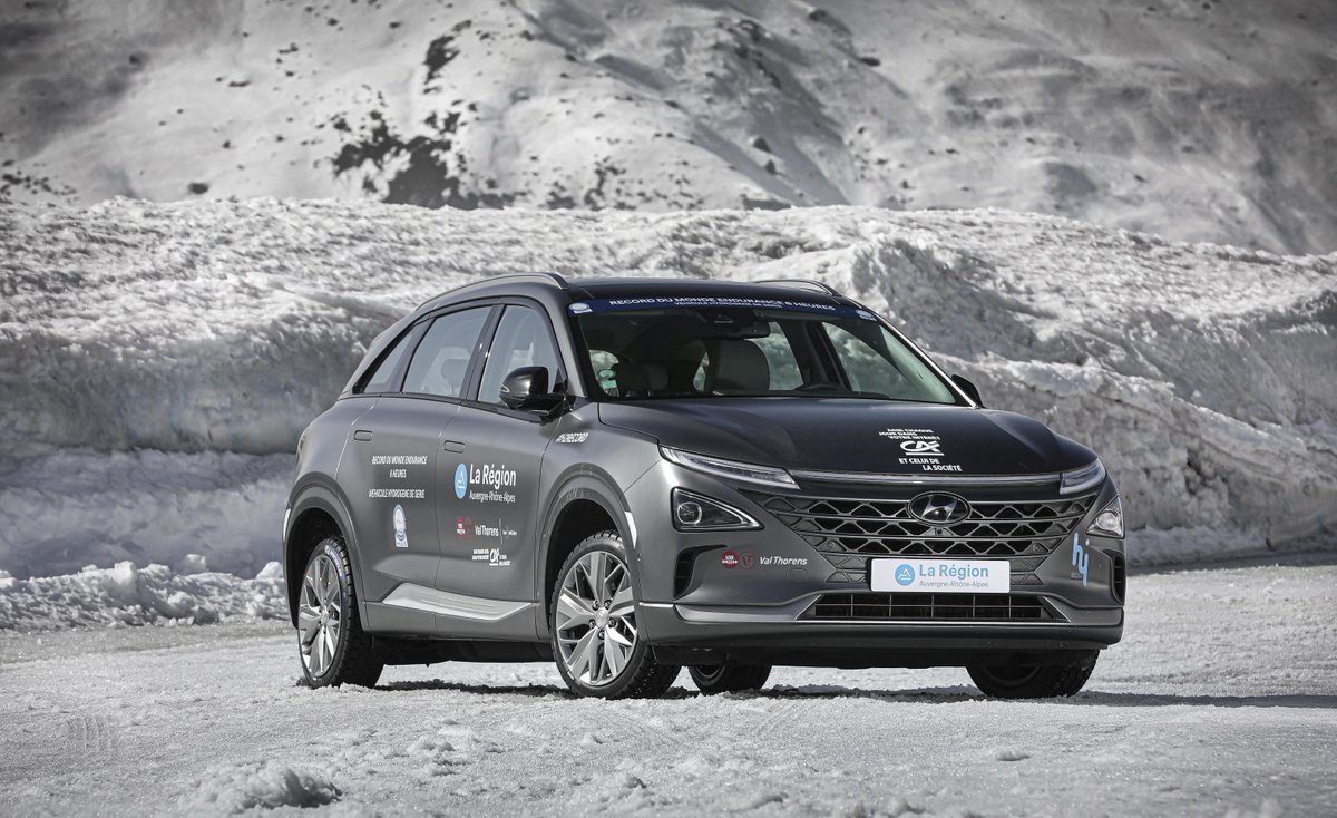 HyundaiFrance's tweet photo. Nouveau défi pour notre SUV à hydrogène NEXO de série et dans des conditions extrêmes : le pilote @TambayRacing a réalisé ses premiers tests sur la piste glacée du Centre de Record International pour Véhicule Décarboné de @Val_Tho. ❄️ https://t.co/m7PLZe9jMV