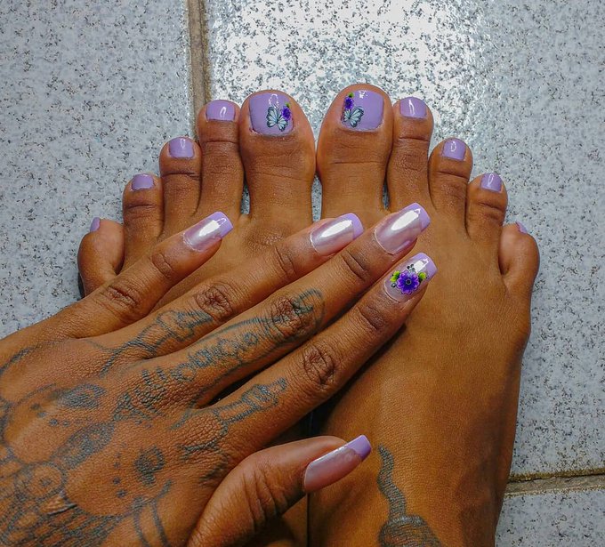 Combinando 💜  #queenfeet #podolatria #pes https://t.co/QKzhhMQbDF<a href="/tag/queenfeet"class="tags">#queenfeet</a><a href="/tag/podolatria"class="tags">#podolatria</a><a href="/tag/pes"class="tags">#pes</a>