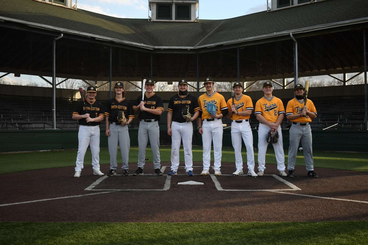 SmithCottonbbl's tweet photo. HOME OPENER TONIGHT ⚾️
vs. Rock Bridge 
@ Liberty Park
Varsity starts @ 5, JV follows.

❌NO FAN RESTRICTIONS❌
just bring your mask :) https://t.co/FzaGFc0kcf