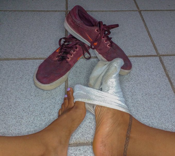 Vai um chul&eacute;zinho a&iacute;? 😂  #chul&eacute; #stinkysocks #dirtysocks #dirtyfeet #soles #ebonylover https://t.co/<a href="/tag/chul%C3%A9"class="tags">#chul&eacute;</a><a href="/tag/stinkysocks"class="tags">#stinkysocks</a><a href="/tag/dirtysocks"class="tags">#dirtysocks</a><a href="/tag/dirtyfeet"class="tags"><span>#dirtyfeet</span></a><a href="/tag/soles"class="tags"><span>#soles</span></a><a href="/tag/ebonylover"class="tags"><span>#ebonylover</span></a>
