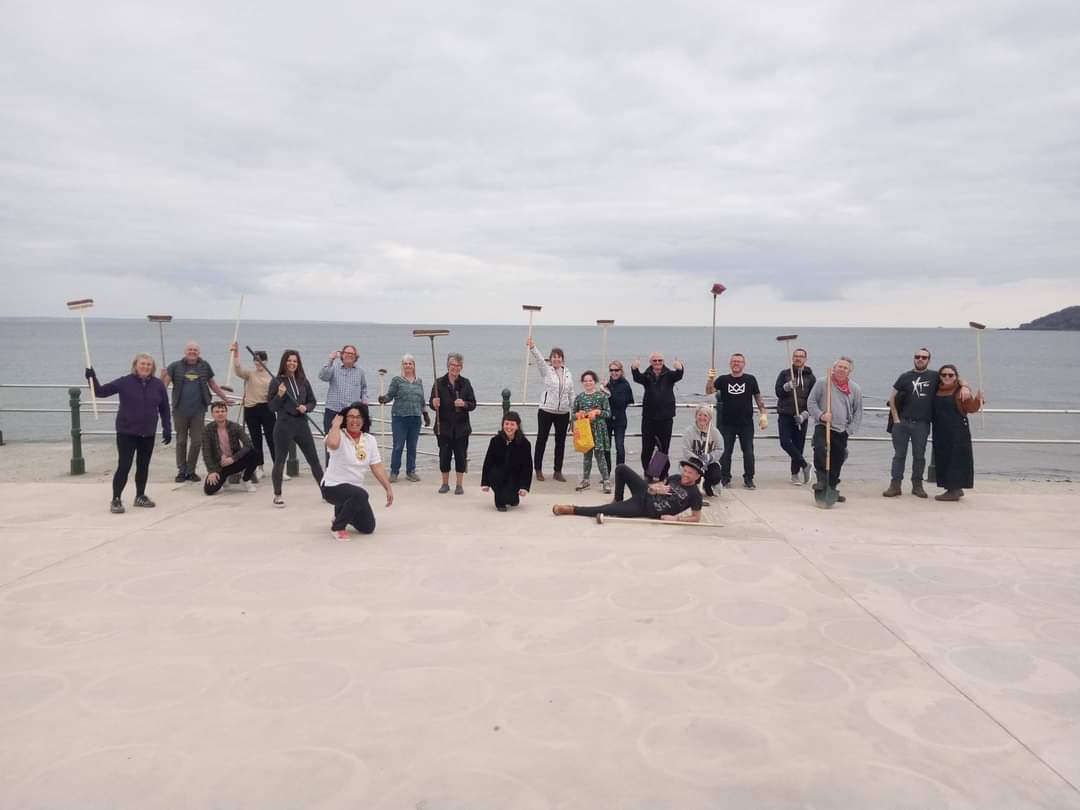 LoveLocalPz's tweet photo. Have you heard of the #PzPebblePushers? They were out yesterday clearing our beautiful new promenade from the dangerous pebble build up. #LocalHeroes 💛
Check out their Facebook page here: https://t.co/xdKteVM5so
#lovelocalpz #penzance https://t.co/qhO2uh65tx