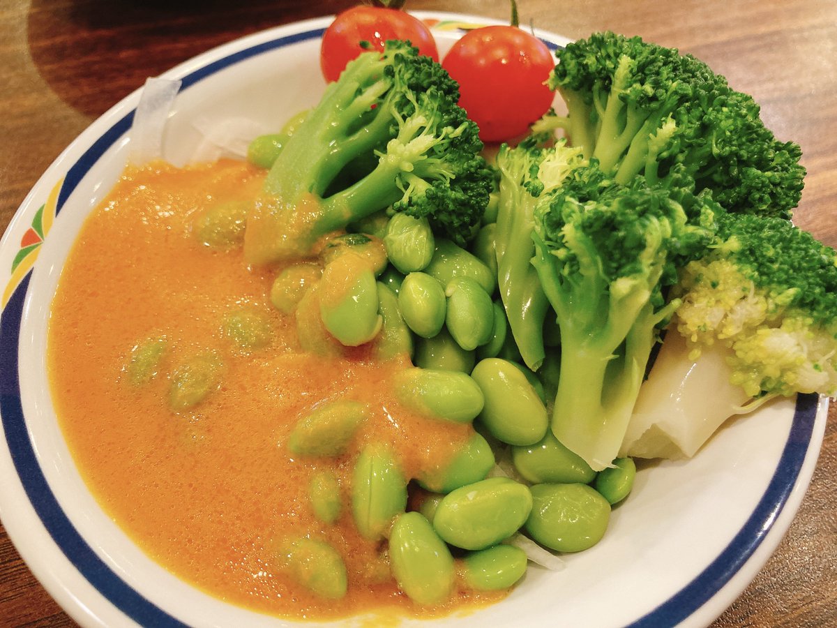 en89mens's tweet photo. 手ごねハンバーグ
カレー&amp;サラダバー
@steakgusto029 

ハンバーグも美味しいですし
サラダバーもカレーも美味しくて好きです‼️
糖質は少なめにしてるので
カレーライスではなく
カレーに豆を入れて食べました😋

#飯テロ #お腹ペコリン部 #大阪 #ステーキガスト https://t.co/gtXc4pUWD2