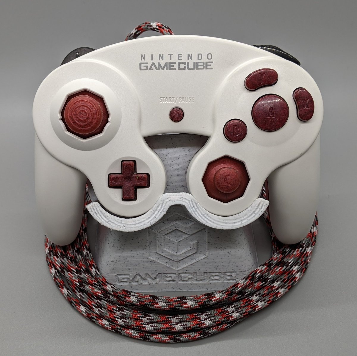 MeleedyMods's tweet image. ✨GIVEAWAY✨
In celebration of reaching 500 followers I'm giving away this controller!
To enter retweet &amp;amp; follow @MeleedyMods

Winner will be picked on April 11th

This controller features
sticks from @CSS_Kief 
A tinted back shell by @CrystalCactusAZ