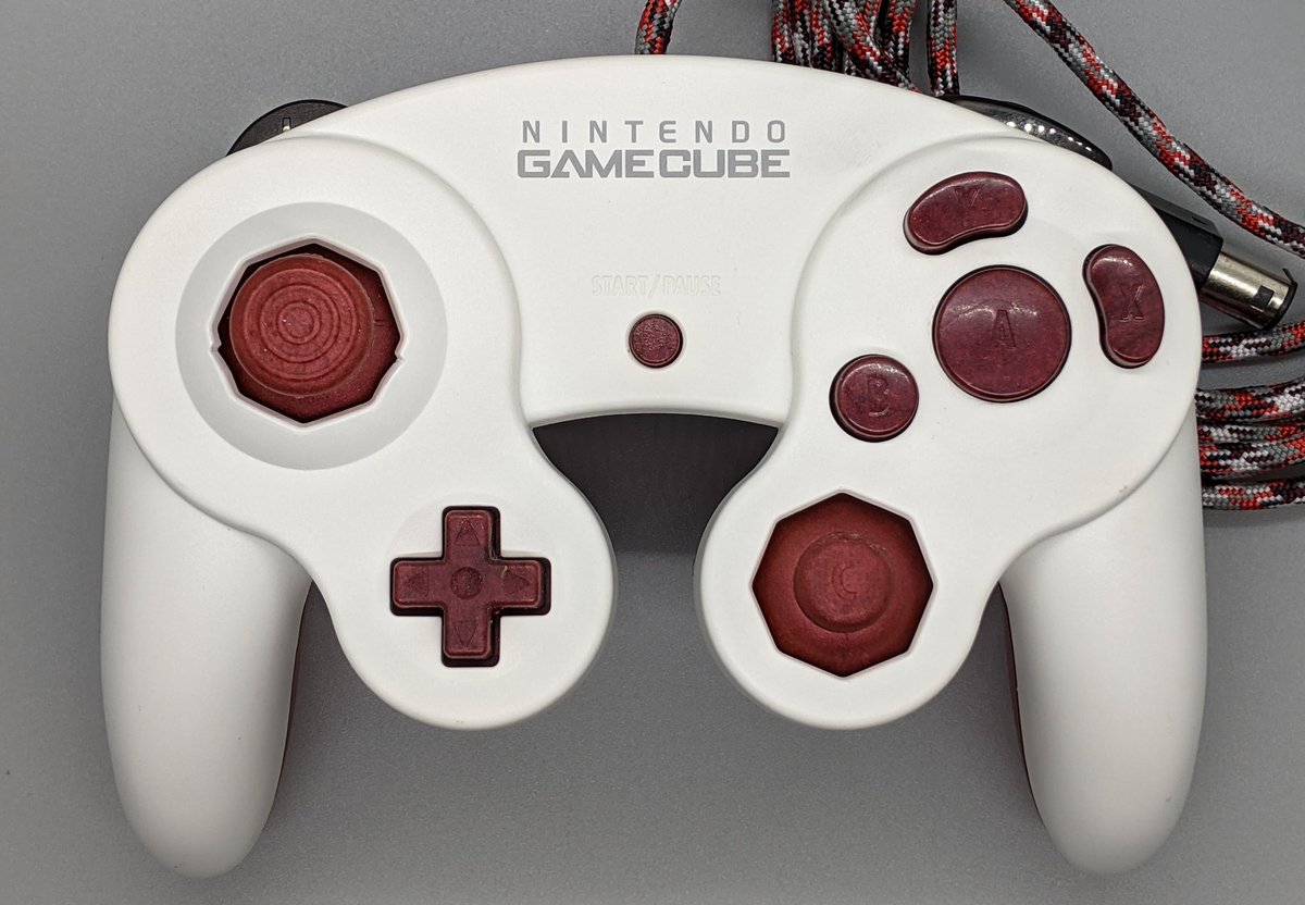 MeleedyMods's tweet image. ✨GIVEAWAY✨
In celebration of reaching 500 followers I'm giving away this controller!
To enter retweet &amp;amp; follow @MeleedyMods

Winner will be picked on April 11th

This controller features
sticks from @CSS_Kief 
A tinted back shell by @CrystalCactusAZ