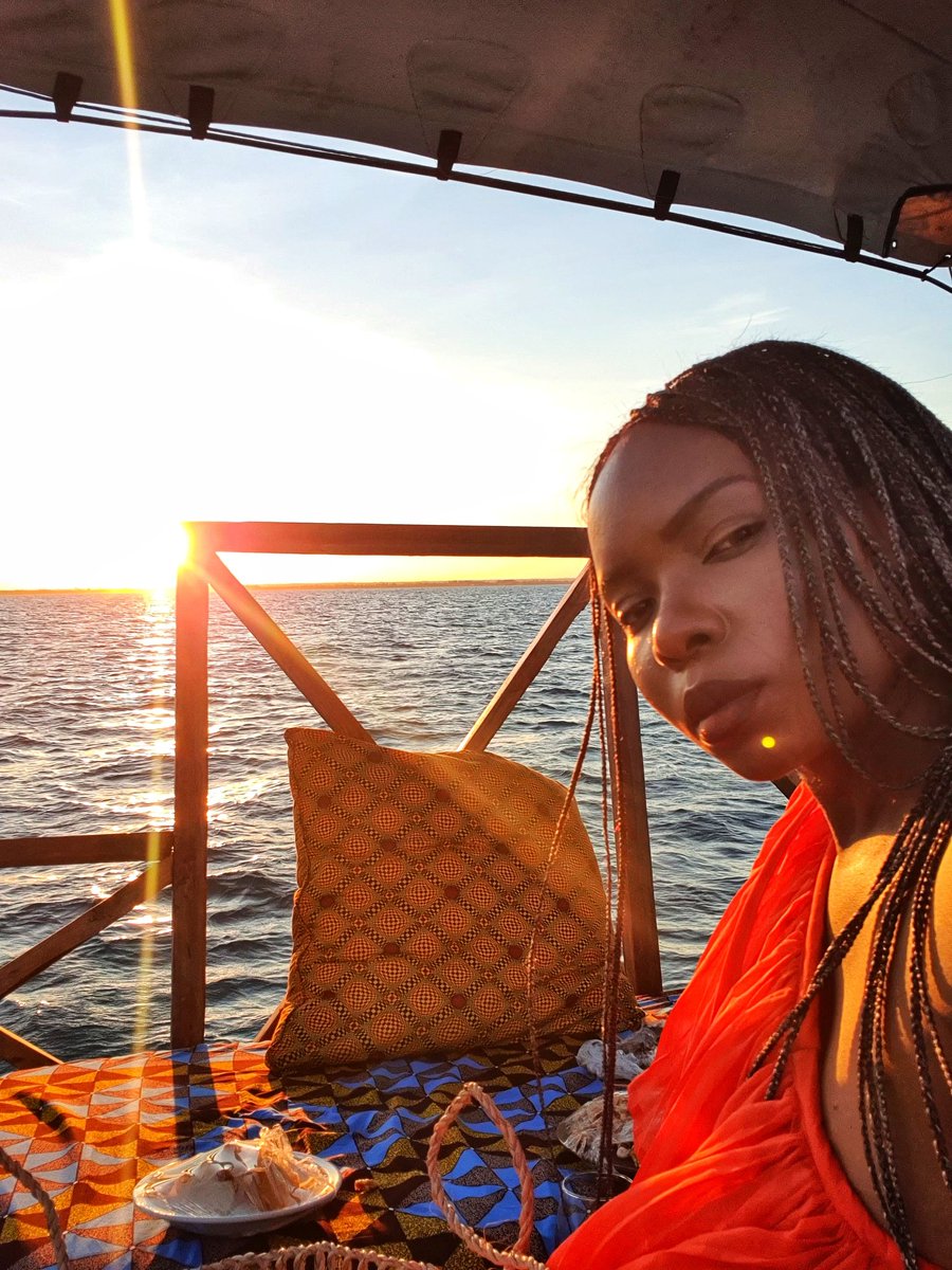 yemialadee's tweet photo. Got a boat to watch the Sunset on the Indian ocean #FlexOnFlex https://t.co/bnRoNJKBlp