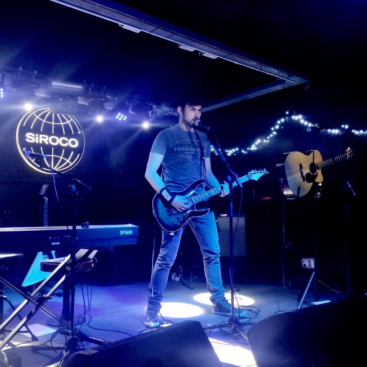 Guille_SalasM's tweet photo. 🎸🎹🎤About yesterday 🔙💙
#GSLive @SirocoSala
📷 by: @javimgol & Javi Martínez. https://t.co/A5EnIe5gho