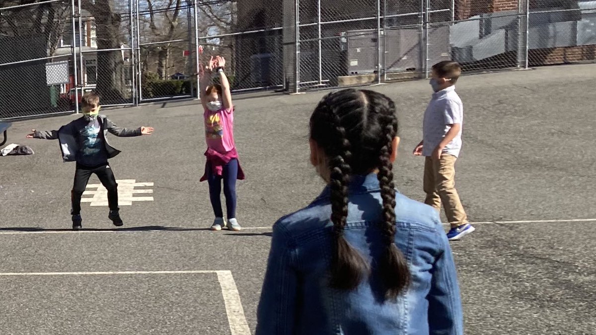 colls_hablark5's tweet photo. Great day for a little competition during our break! #colledu #Garfield #CollArts https://t.co/q42onGUlMT