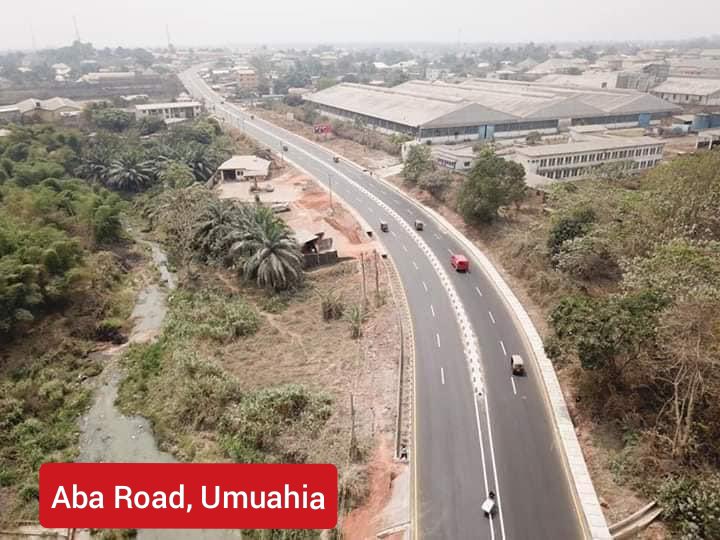 IkpeazuOkezie's tweet photo. I heard that some people are saying that the roads we did in Aba were paid for by the Federal Government through them.

Please don't be angry at such people, they were in prison when we flagged off those roads and they are not used to seeing such roads in Aba.    1/2 https://t.co/wp5Pu8jeHV