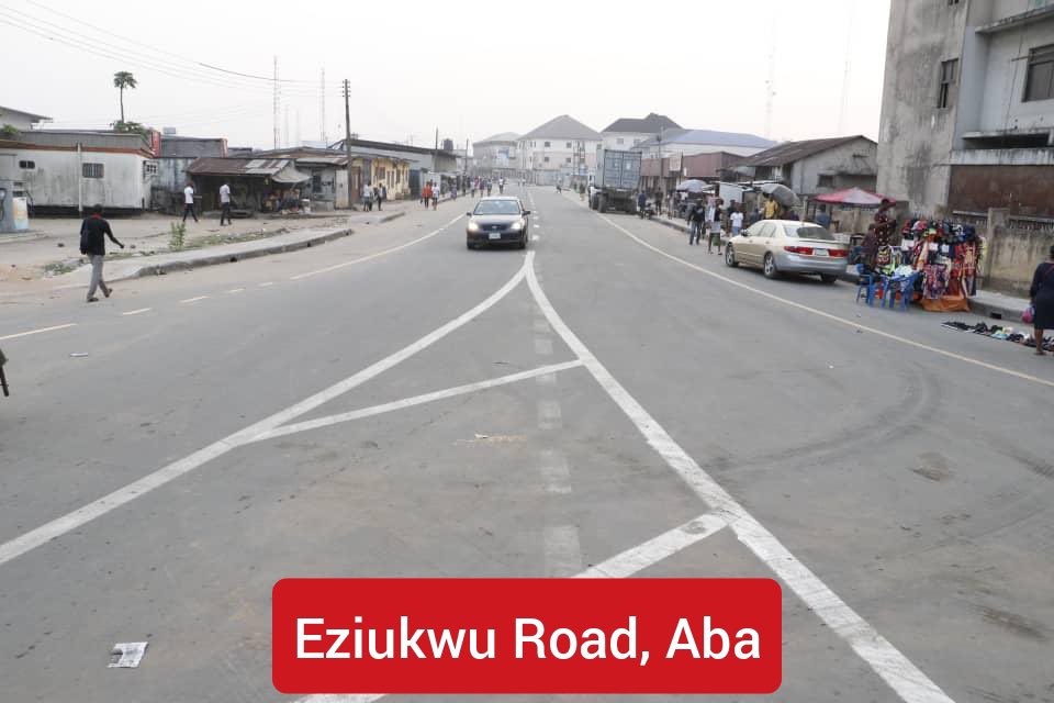 IkpeazuOkezie's tweet photo. I heard that some people are saying that the roads we did in Aba were paid for by the Federal Government through them.

Please don't be angry at such people, they were in prison when we flagged off those roads and they are not used to seeing such roads in Aba.    1/2 https://t.co/wp5Pu8jeHV